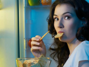 كيف تؤثر متلازمة الجوع الليلي على صحتك؟ تعرف على الحلول كيف تؤثر متلازمة الجوع الليلي على صحتك؟ تعرف على الحلول