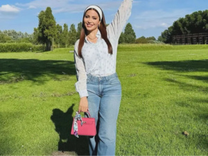 نسقي حقائبك باللون الوردي من وحي النجمات في أكتوبر الوردي نسقي حقائبك باللون الوردي من وحي النجمات في أكتوبر الوردي