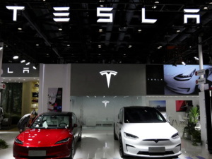 تسلا تطلب تسجيل "روبوت تاكسي" و"روبوت باص" علامتين تجاريتين لسياراتها تسلا تطلب تسجيل "روبوت تاكسي" و"روبوت باص" علامتين تجاريتين لسياراتها