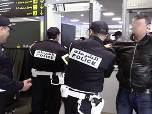اعتقال مواطن فرنسي مطلوب من الإنتربول الدولي في مطار محمد الخامس اعتقال مواطن فرنسي مطلوب من الإنتربول الدولي في مطار محمد الخامس