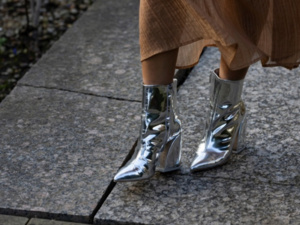 البوت المعدني: نجم إطلالات خريف وشتاء 2024 البوت المعدني: نجم إطلالات خريف وشتاء 2024