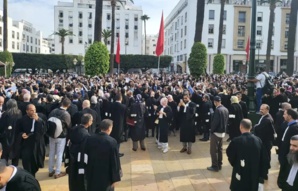 بسبب " القرارات الأحادية للوزارة"..المحامون يشلون محاكم المملكة بسبب " القرارات الأحادية للوزارة"..المحامون يشلون محاكم المملكة