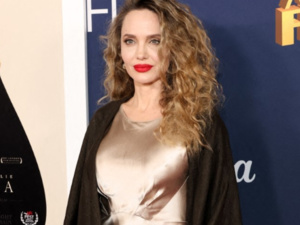 أنجلينا جولي تعود للتألق بإطلالات ساحرة في عام 2024 أنجلينا جولي تعود للتألق بإطلالات ساحرة في عام 2024