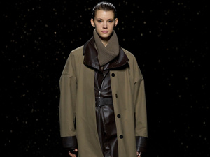 أربع تنسيقات لافتة باللون الكاكي لإطلالة شتوية مميزة أربع تنسيقات لافتة باللون الكاكي لإطلالة شتوية مميزة