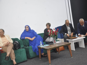 المشهد الثقافي المغربي بين رهانات الحاضر وآفاق المستقبل: ندوة فكرية ثقافية تسلط الضوء على تحديات وآفاق الثقافة المغربية المشهد الثقافي المغربي بين رهانات الحاضر وآفاق المستقبل: ندوة فكرية ثقافية تسلط الضوء على تحديات وآفاق الثقافة المغربية