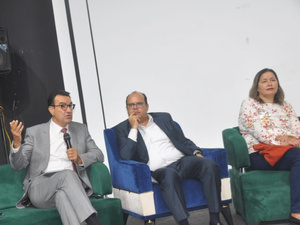 المشهد الثقافي المغربي بين رهانات الحاضر وآفاق المستقبل: ندوة فكرية ثقافية تسلط الضوء على تحديات وآفاق الثقافة المغربية المشهد الثقافي المغربي بين رهانات الحاضر وآفاق المستقبل: ندوة فكرية ثقافية تسلط الضوء على تحديات وآفاق الثقافة المغربية