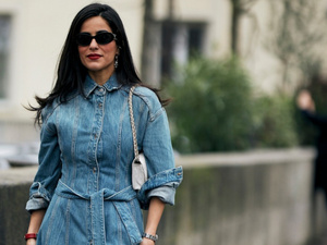 فساتين الجينز الطويلة: قطعة أساسية لموضة شتاء 2025 فساتين الجينز الطويلة: قطعة أساسية لموضة شتاء 2025