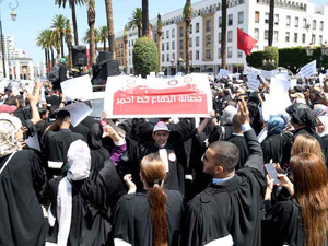 رغم الوساطة البرلمانية.. المحامون يتمسكون بالإضراب المفتوح رغم الوساطة البرلمانية.. المحامون يتمسكون بالإضراب المفتوح