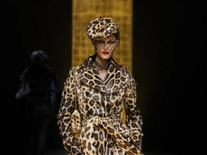 نصائح لتنسيق نقشة النمر بإطلالة أنيقة نصائح لتنسيق نقشة النمر بإطلالة أنيقة