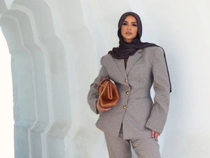 تنسيق الرمادي مع البني للمحجبات: إطلالات عصرية مستوحاة من مدونات الموضة تنسيق الرمادي مع البني للمحجبات: إطلالات عصرية مستوحاة من مدونات الموضة