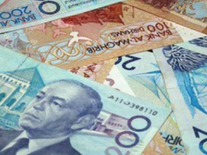 الدرهم يتراجع مقابل الدولار الأمريكي ويظل مستقرًا مقابل اليورو الدرهم يتراجع مقابل الدولار الأمريكي ويظل مستقرًا مقابل اليورو