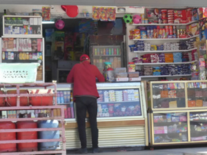 مزور : "مول الحانوت" يقرض كل أسرة مغربية 840 درهما في المتوسط مزور : "مول الحانوت" يقرض كل أسرة مغربية 840 درهما في المتوسط