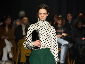 أبرز موديلات التنانير القصيرة لشتاء 2025: كيف تبرز طول القامة بأسلوب أنيق؟ أبرز موديلات التنانير القصيرة لشتاء 2025: كيف تبرز طول القامة بأسلوب أنيق؟