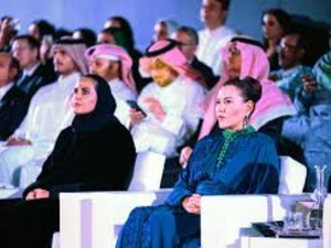 الأميرة للا حسناء والشيخة المياسة بنت حمد آل ثاني تترأسان بالدوحة تظاهرة “عرض أزياء القفطان”