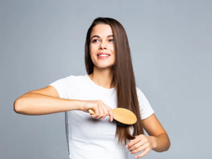 بلسماً طبيعياً للشعر: استعيدي لمعانه ونعومته بخطوات بسيطة بلسماً طبيعياً للشعر: استعيدي لمعانه ونعومته بخطوات بسيطة