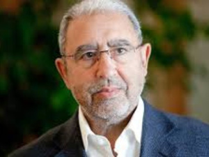 محمد الأشعري يعبر نحو المسرح بكتابه الجديد «شكون نت؟» محمد الأشعري يعبر نحو المسرح بكتابه الجديد «شكون نت؟»