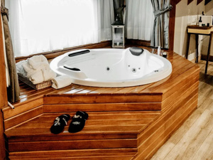 فوائد الجاكوزي الحار للنساء: الاسترخاء والصحة بين المتعة والتحذيرات فوائد الجاكوزي الحار للنساء: الاسترخاء والصحة بين المتعة والتحذيرات