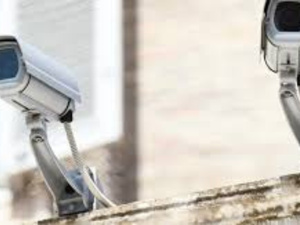 مكناس تعتمد نظاماً للمراقبة بالكاميرات لتعزيز الأمن وتنظيم الفضاءات العامة مكناس تعتمد نظاماً للمراقبة بالكاميرات لتعزيز الأمن وتنظيم الفضاءات العامة