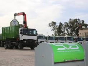 حملة شاملة لتنظيف مدينة وجدة تلقى استحسان السكان حملة شاملة لتنظيف مدينة وجدة تلقى استحسان السكان