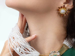 للمرأة الجريئة التي تبحث عن الإطلالات البارزة: أجمل قلادات ضخمة الحجم من موضة شتاء 2025 للمرأة الجريئة التي تبحث عن الإطلالات البارزة: أجمل قلادات ضخمة الحجم من موضة شتاء 2025