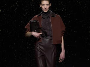 البنطلون البرغندي: أناقة لا مثيل لها لإطلالات نهاية العام البنطلون البرغندي: أناقة لا مثيل لها لإطلالات نهاية العام