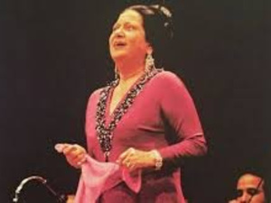 إقبال قياسي يُعيد أم كلثوم إلى الدار البيضاء بحفل هولوغرام إضافي إقبال قياسي يُعيد أم كلثوم إلى الدار البيضاء بحفل هولوغرام إضافي