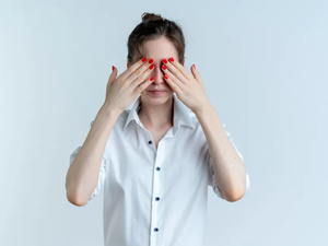 علاج الذبابة الطائرة في العين وطرق الوقاية علاج الذبابة الطائرة في العين وطرق الوقاية