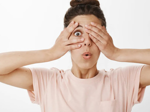 علاج جفاف العين: خطوات بسيطة لتخفيف الأعراض علاج جفاف العين: خطوات بسيطة لتخفيف الأعراض