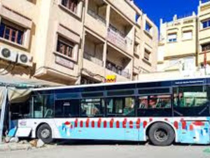 حادثة حافلة تصدم مقهى شعبي بمولاي إدريس زرهون
