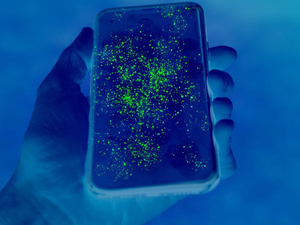 الهواتف الذكية تحتوي على جراثيم أكثر من مقاعد المراحيض الهواتف الذكية تحتوي على جراثيم أكثر من مقاعد المراحيض