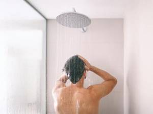 بين هوس النظافة والتقاعس عن الاستحمام : كم مرة يجب أن نغتسل في الأسبوع؟ بين هوس النظافة والتقاعس عن الاستحمام : كم مرة يجب أن نغتسل في الأسبوع؟