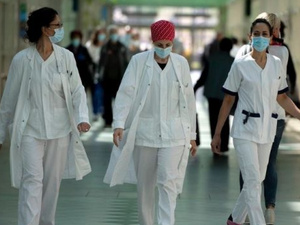 ثلاثة أيام من الإضراب تشل العمل في مستشفيات القطاع العام ثلاثة أيام من الإضراب تشل العمل في مستشفيات القطاع العام