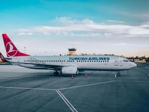 محاولة فرار جماعية لمسافرين مغاربة عقب هبوط اضطراري في مالطا محاولة فرار جماعية لمسافرين مغاربة عقب هبوط اضطراري في مالطا