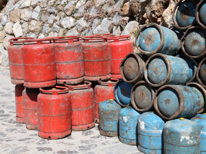 أسعار قنينات الغاز : لا تغييرات في يناير والزيادة ستكون تدريجية أسعار قنينات الغاز : لا تغييرات في يناير والزيادة ستكون تدريجية