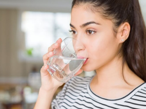 دراسة جديدة : شرب الكثير من الماء لا يعني أنك في صحة جيدة؟ دراسة جديدة : شرب الكثير من الماء لا يعني أنك في صحة جيدة؟