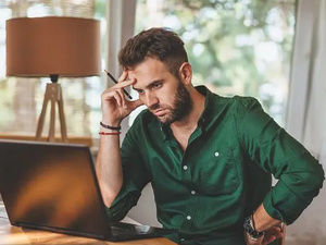 لماذا نشعر بالإرهاق الجسدي رغم الجلوس الطويل؟ دراسة تشرح السبب لماذا نشعر بالإرهاق الجسدي رغم الجلوس الطويل؟ دراسة تشرح السبب