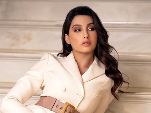 نورا فتحي تروج لأغنيتها الجديدة "سنيك" بالتعاون مع جيسون ديرولو نورا فتحي تروج لأغنيتها الجديدة "سنيك" بالتعاون مع جيسون ديرولو