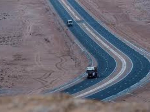 الطريق السريع تيزنيت-الداخلة: مشروع ملكي يعزز التنمية ويربط شمال المغرب بجنوبه الطريق السريع تيزنيت-الداخلة: مشروع ملكي يعزز التنمية ويربط شمال المغرب بجنوبه