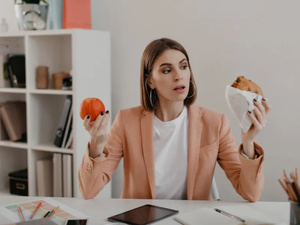 العلاقة بين الصحة النفسية والسلوك الغذائي العلاقة بين الصحة النفسية والسلوك الغذائي