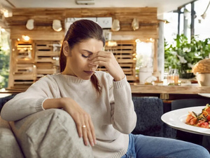 الشعور بالدوار بعد تناول الطعام: أسباب وحلول وفق اختصاصية التغذية جنى حرب الشعور بالدوار بعد تناول الطعام: أسباب وحلول وفق اختصاصية التغذية جنى حرب