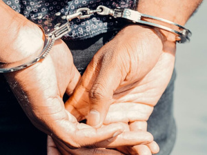 توقيف شبكة احتيال للهجرة: الأمن يحبط مخططًا للنصب بورزازات توقيف شبكة احتيال للهجرة: الأمن يحبط مخططًا للنصب بورزازات