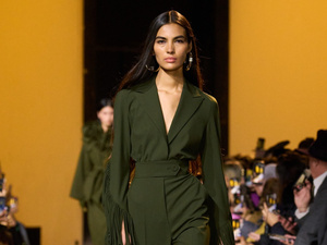 الجمبسوت بين الكلاسيكية والعصرية: اختاري إطلالتك الأنيقة لشتاء 2025 الجمبسوت بين الكلاسيكية والعصرية: اختاري إطلالتك الأنيقة لشتاء 2025