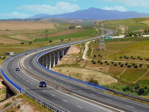 تحذير لمستعملي الطرق: سوء الأحوال الجوية يستدعي الحيطة والحذر تحذير لمستعملي الطرق: سوء الأحوال الجوية يستدعي الحيطة والحذر