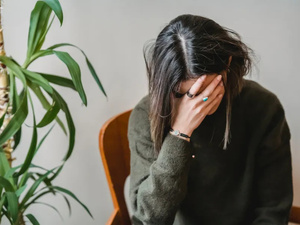 أضرار كثرة البكاء على الصحة النفسية والجسدية