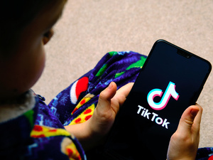 وفاة طفل بسبب تحدي على تيك توك يعيد النقاش حول مسؤولية المنصات الرقمية وفاة طفل بسبب تحدي على تيك توك يعيد النقاش حول مسؤولية المنصات الرقمية