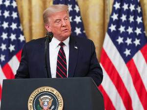 رسوم جمركية جديدة.. هل ينجح ترامب في حماية الاقتصاد الأمريكي؟ رسوم جمركية جديدة.. هل ينجح ترامب في حماية الاقتصاد الأمريكي؟