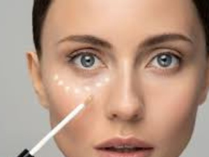 أفضل مستحضرات إخفاء العيوب لمظهر مشرق وخالٍ من التعب أفضل مستحضرات إخفاء العيوب لمظهر مشرق وخالٍ من التعب