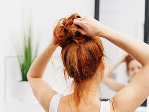 الشينيون الفوضوي يعود بقوة في 2025: ما هي هذه التسريحة التي ستغزو رؤوس الجميع؟ الشينيون الفوضوي يعود بقوة في 2025: ما هي هذه التسريحة التي ستغزو رؤوس الجميع؟