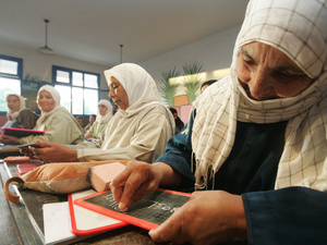 بعد 25 عامًا.. برنامج محو الأمية يقترب من 5 ملايين مستفيد بعد 25 عامًا.. برنامج محو الأمية يقترب من 5 ملايين مستفيد