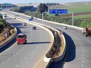 تنبيه للسائقين: توقف مؤقت لحركة السير على الطريق السيار بوسط الدار البيضاء بسبب أشغال تثبيت جسر الراجلين تنبيه للسائقين: توقف مؤقت لحركة السير على الطريق السيار بوسط الدار البيضاء بسبب أشغال تثبيت جسر الراجلين